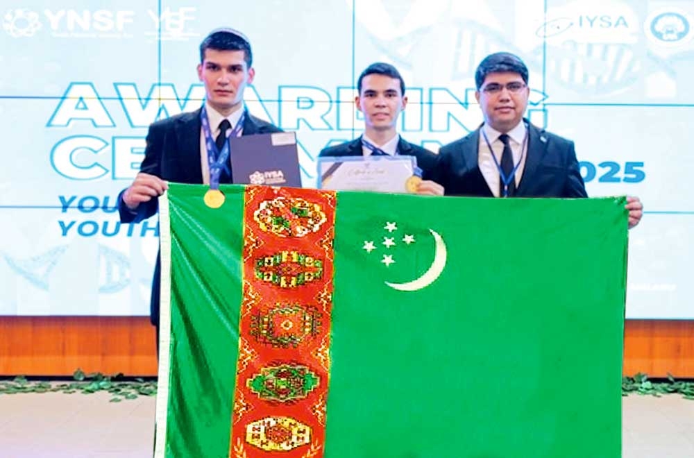 Altyn medala mynasyp boldular