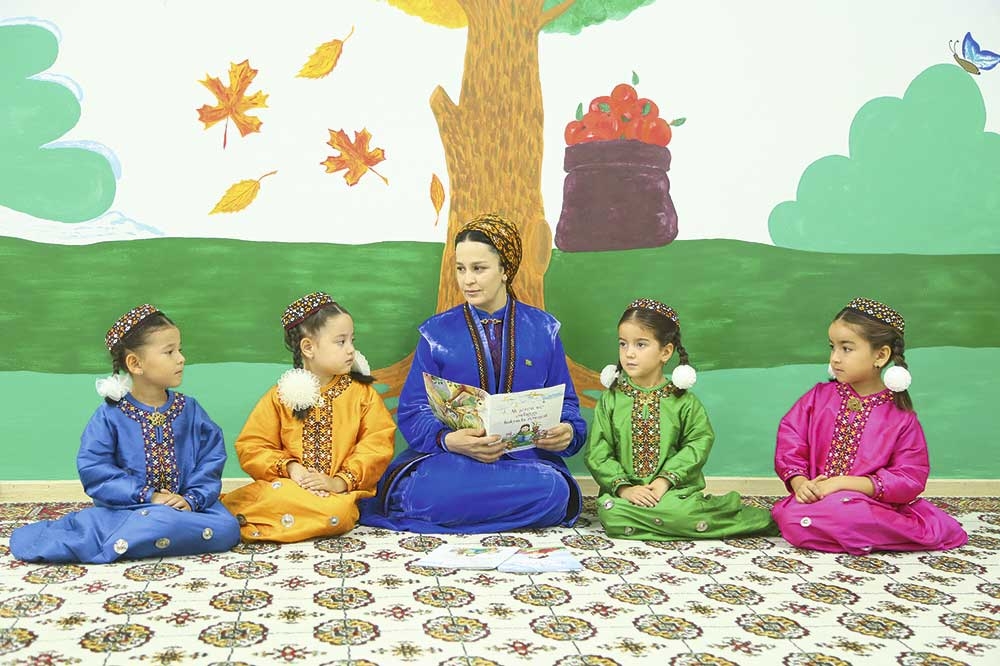 Halk döredijilik eserlerinde milli terbiýe