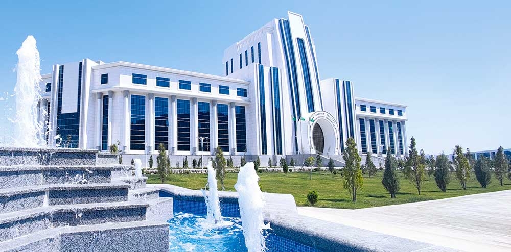 Bedewleriň bagt bolup çapýan mekanynda