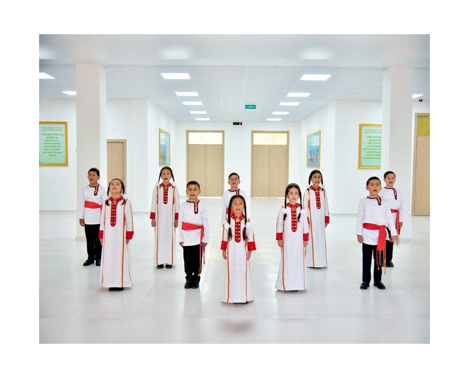 Täze  okuw  ýylyna  sowgat