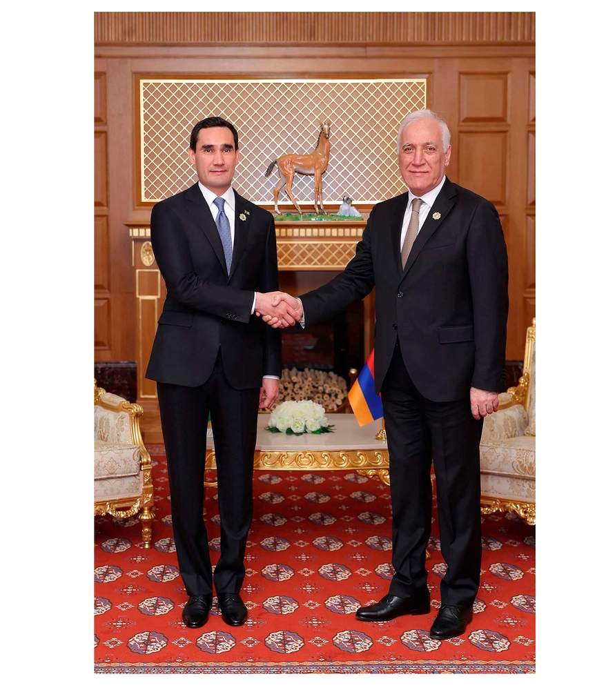 President of Turkmenistan meets with the Head of the Armenian Republic