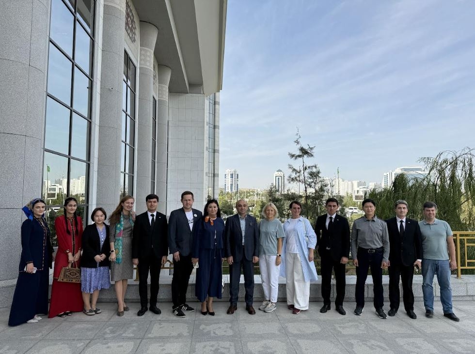 "Foreign Guests on a Tour: Exploring Turkmenistan's Cultural Heritage"