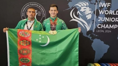 Туркменский тяжелоатлет поставил юниорский мировой рекорд