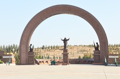 Глава государства принял участие в церемонии по случаю Дня поминовения