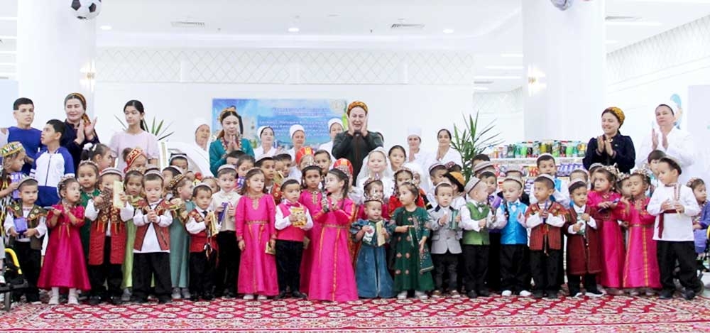 Подарки юным гражданам страны