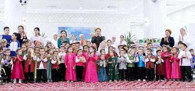 Подарки юным гражданам страны