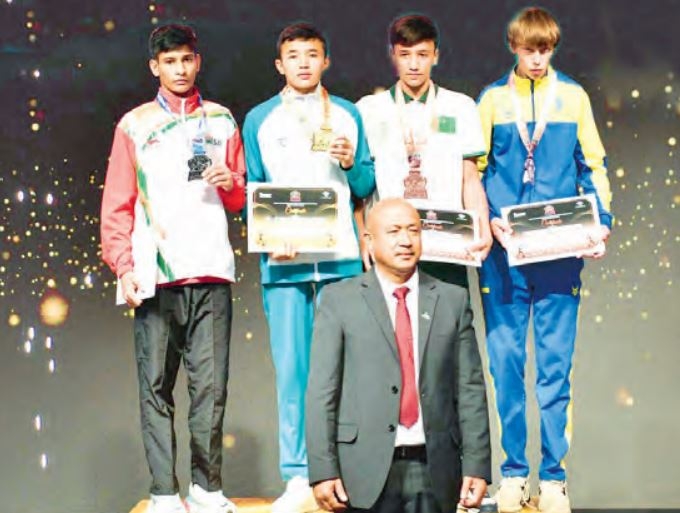 Ýaş boksçulardan goşa medal