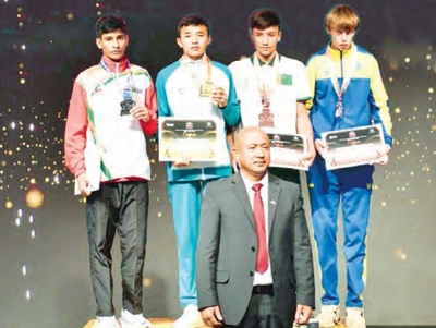 Ýaş boksçulardan goşa medal