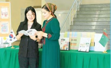 KOREÝ DILINDÄKI KITAPLAR SOWGAT BERILDI