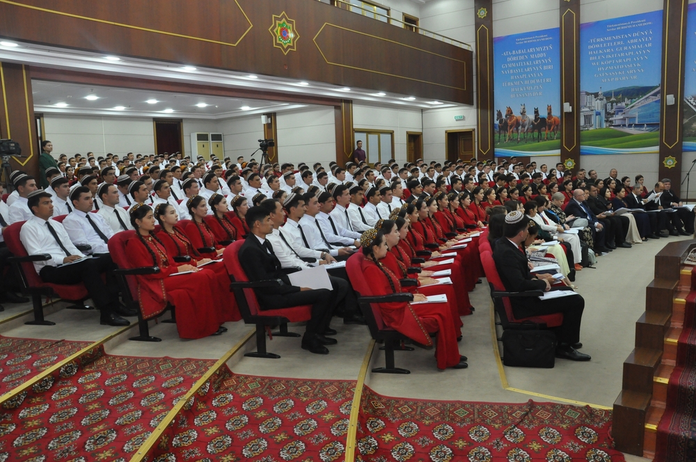 Ýaşlaryň howanyň  üýtgemegine garşy maslahatlary gyzgalaňly dowam edýär