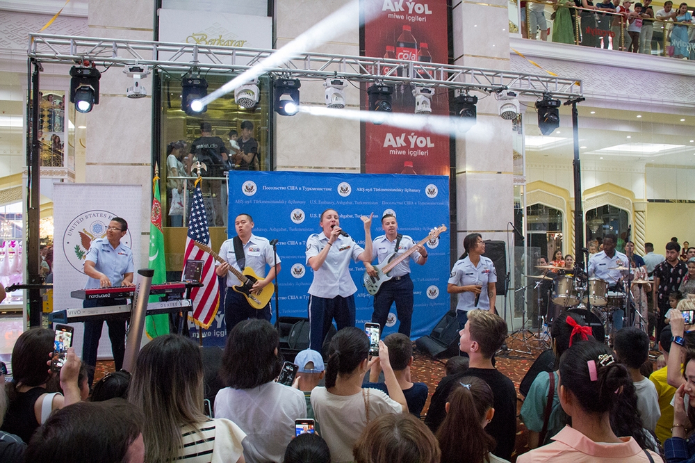 American evening in the shopping and entertainment centre «Berkarar»