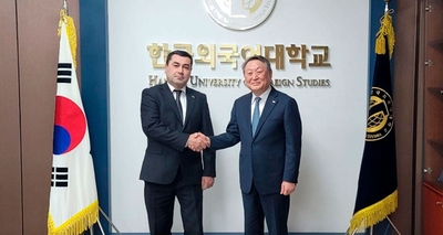 A meeting with the President of Hankuk University of Foreign Studies was held in Seoul