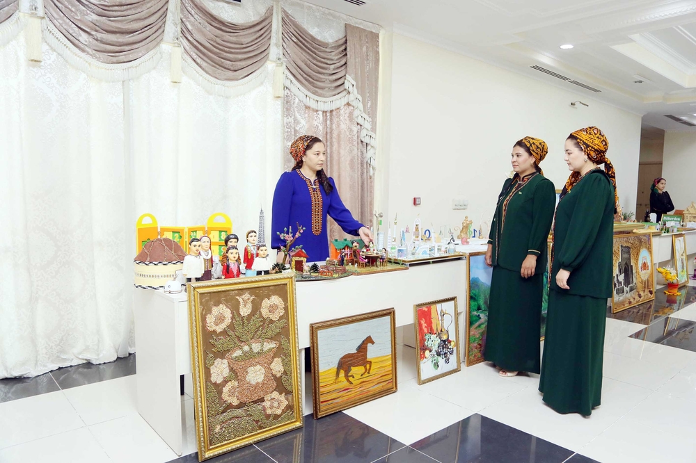 BILIM — ÖSÜŞLERIŇ BINÝADY