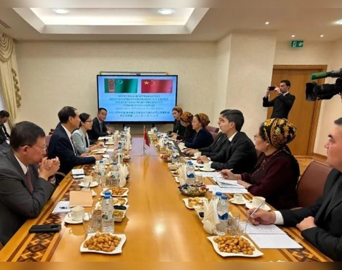 Turkmen universities entered into agreements with CLEC on the training of Chinese teachers