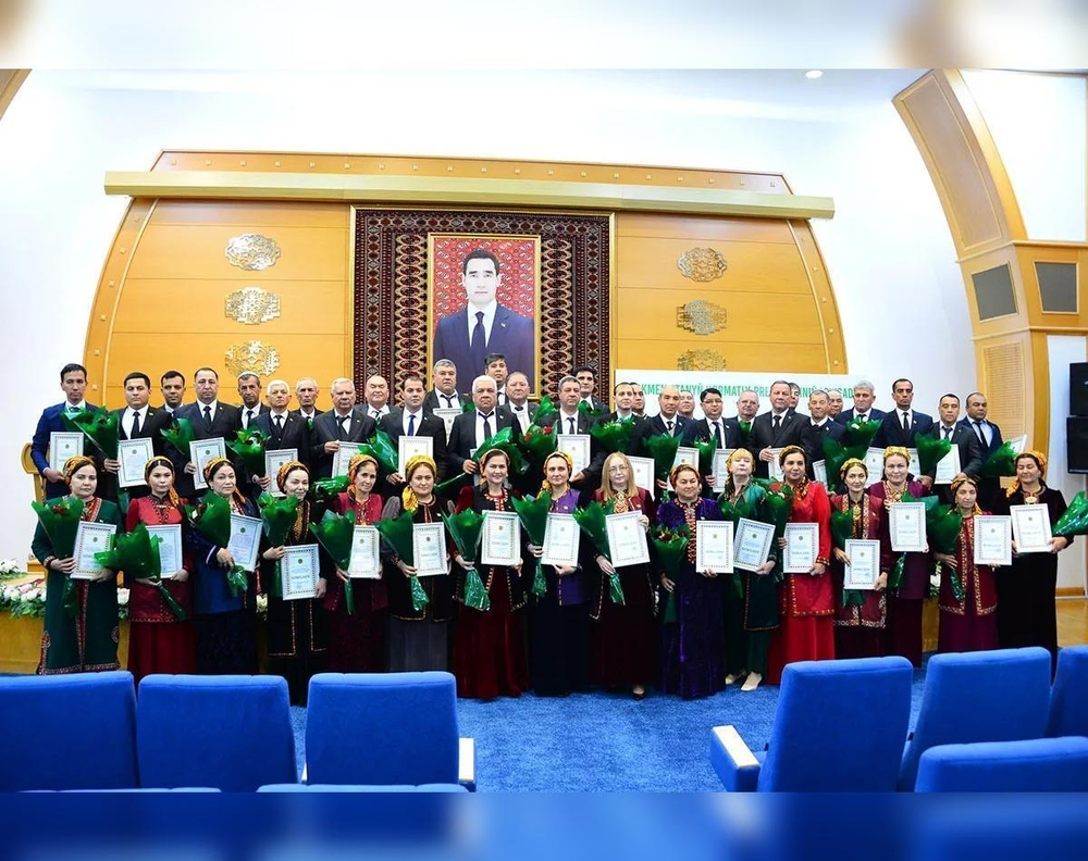 Türkmenistanda Nebitgaz senagaty we geologiýa işgärleriniň güni bellenildi