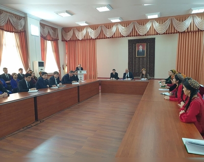 Help is always nearby: the role of mentoring in attracting young people to scientific activities