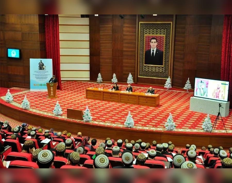 Halkara gatnaşyklary institutynda Magtymguly Pyragynyň doglan gününiň 300 ýyllygyna bagyşlanan maslahat geçirildi