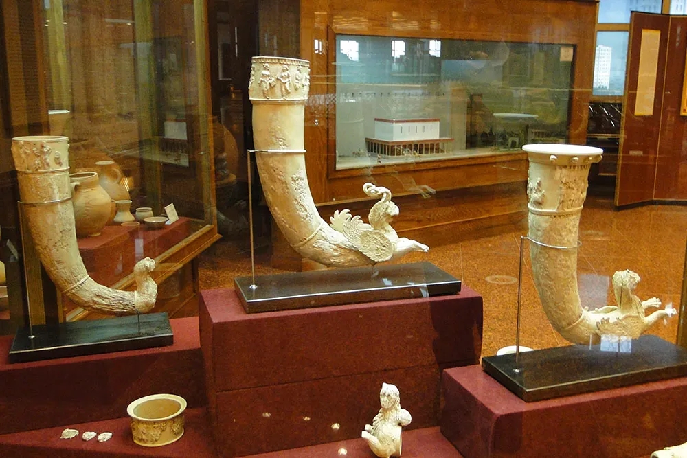 В Государственной библиотеке Туркменистана провели выставку, посвященную выдающимся археологам