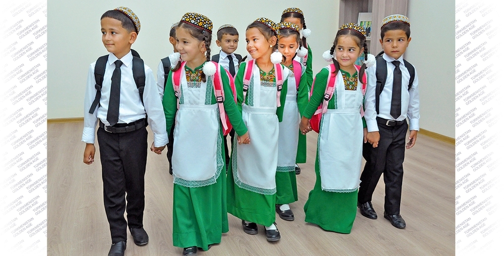 Профсоюзы Туркменистана помогают многодетным семьям подготовиться к школе