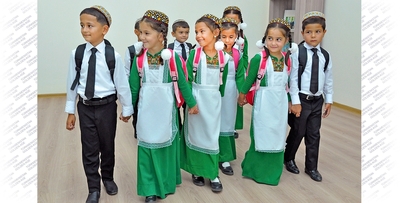 Профсоюзы Туркменистана помогают многодетным семьям подготовиться к школе