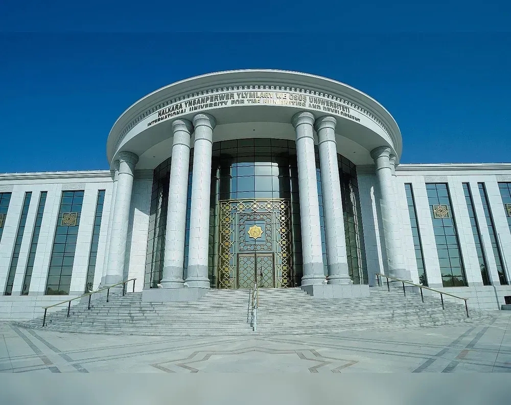 Halkara ynsanperwer ylymlary we ösüş uniwersiteti— iňlis dilinde çeper ýazuw bäsleşigini yglan etdi