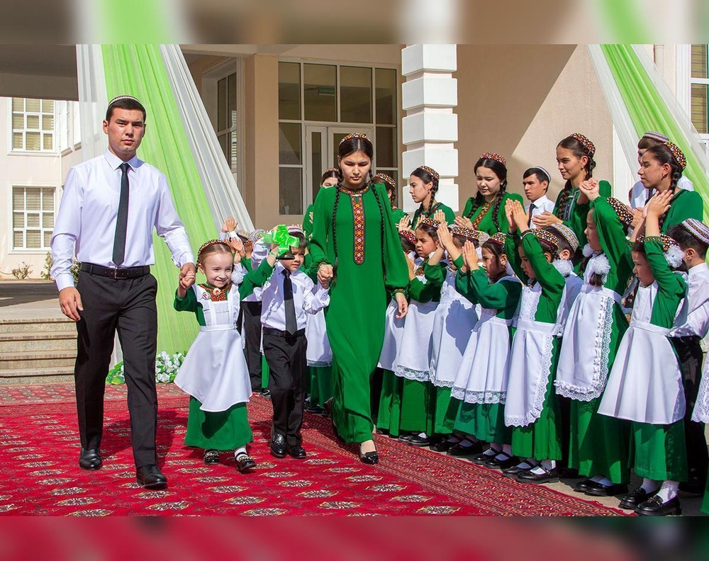 Türkmenistanda ­Bilimler ­we talyp ýaş­lar güni­ giňden belle­nilýär