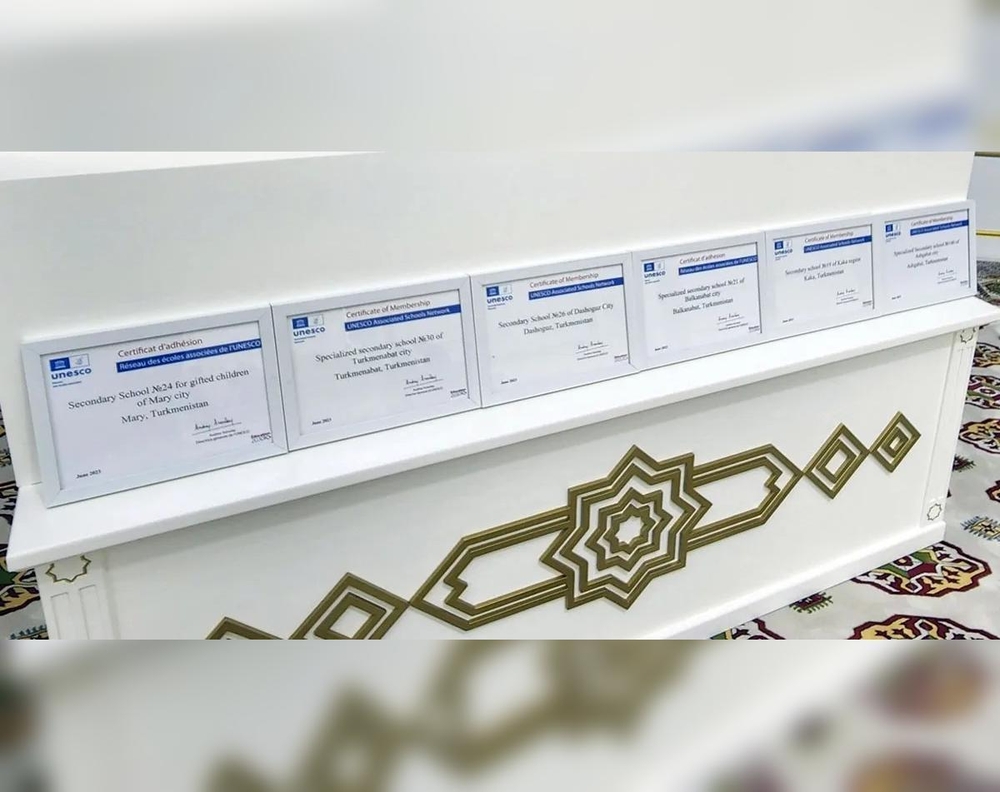 A number of schools in Turkmenistan were awarded certificates of inclusion in the network of UNESCO Associated Schools