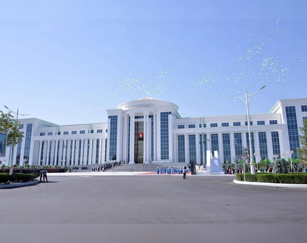 Türkmenistanyň Prezidentiniň ýanyndaky Döwlet gullugy akademiýasy birnäçe şahadatnama mynasyp boldy