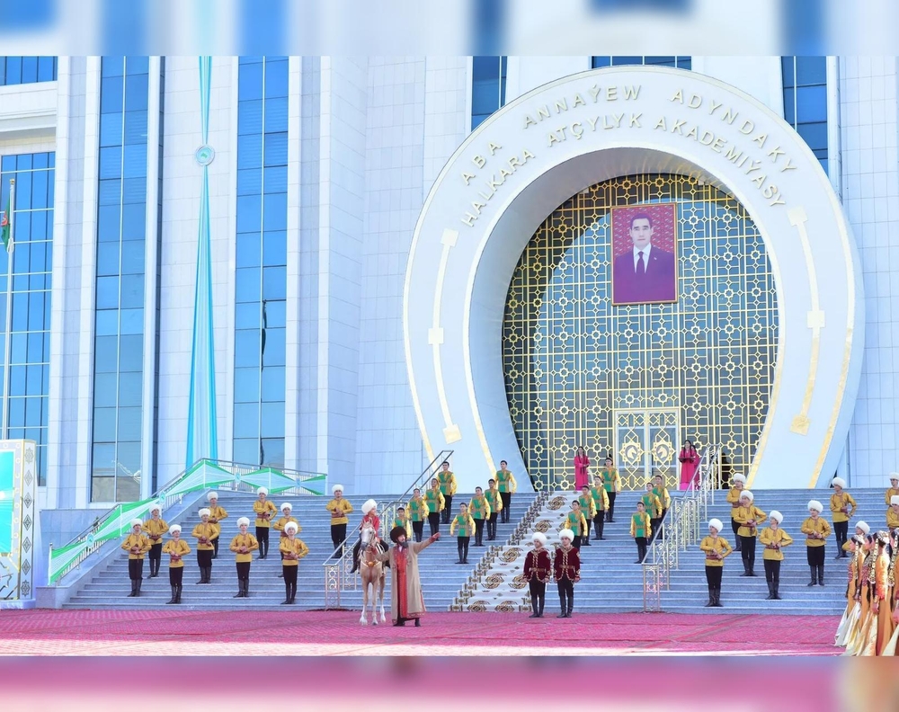 Türkmenistanyň Prezidenti Arkadag şäheriniň bilim edaralarynyň açylyşyna gatnaşdy