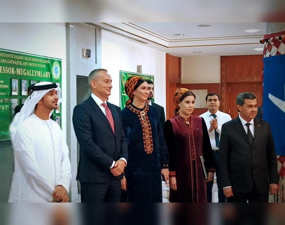 BAE-niň Diplomatik akademiýasynyň baş direktory Türkmenistanyň DIM-niň Halkara gatnaşyklary institutyna baryp gördi