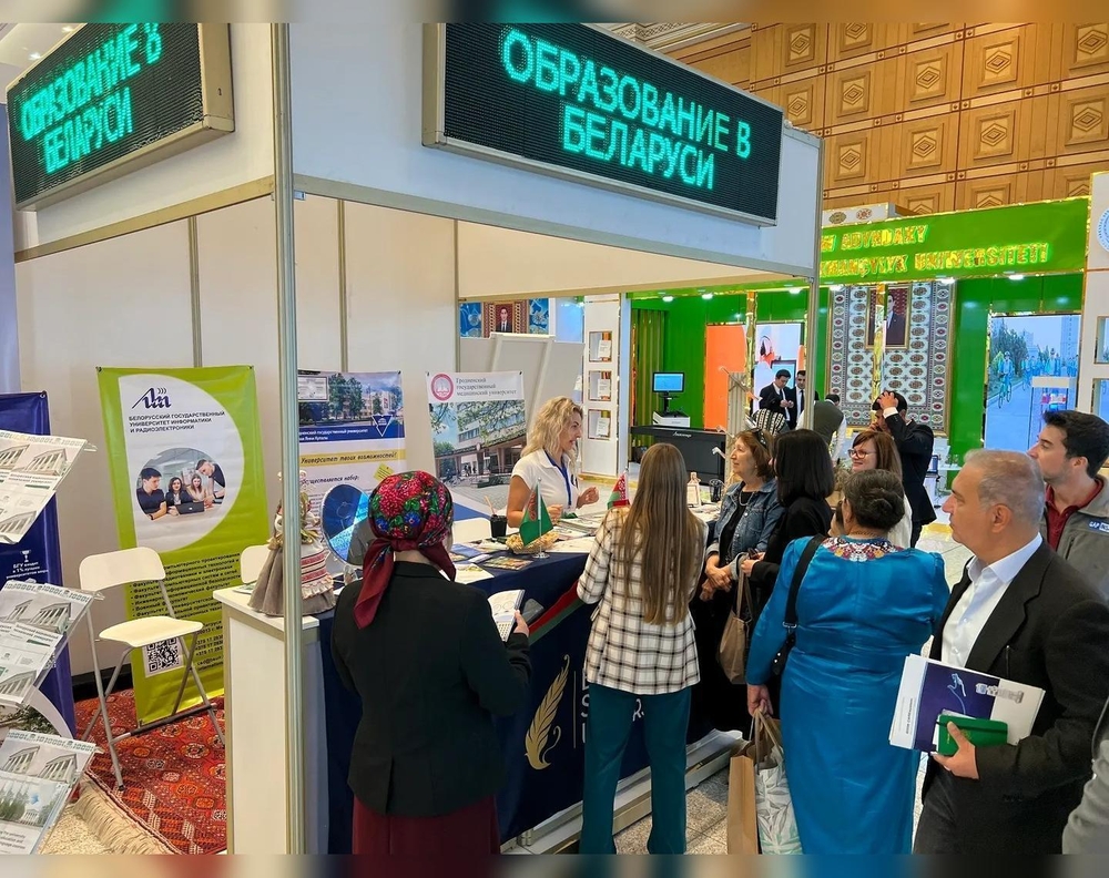 Belarusyň uniwersitetleri Türkmenistanda geçirilen sergide bilim hyzmatlaryny hödürlediler
