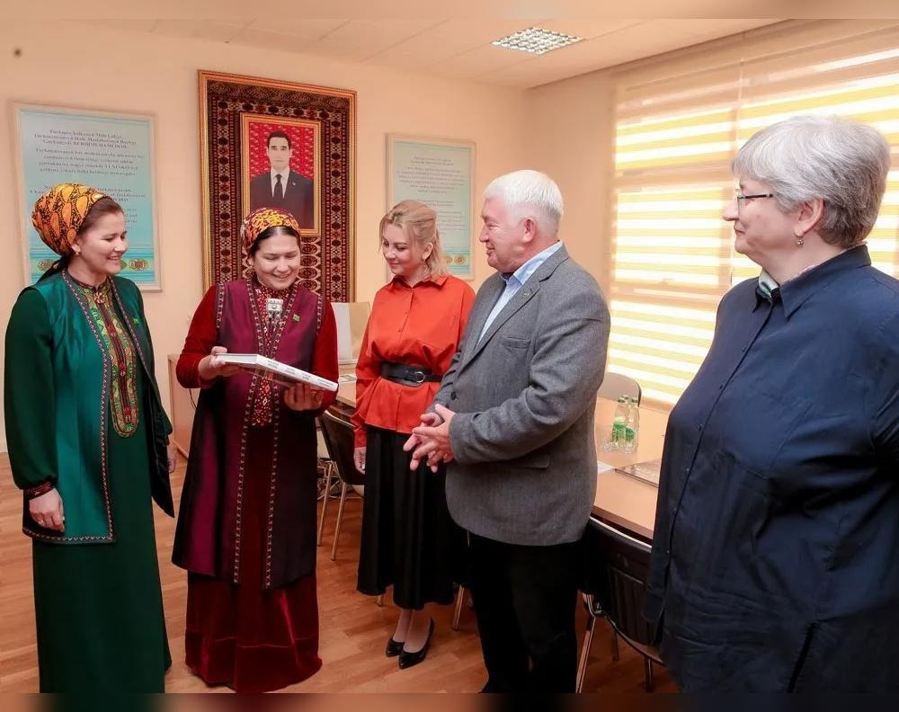 Rus ÝOM-larynyň wekiliýeti Magtymguly adyndaky Türkmen döwlet uniwersitetine baryp gördi