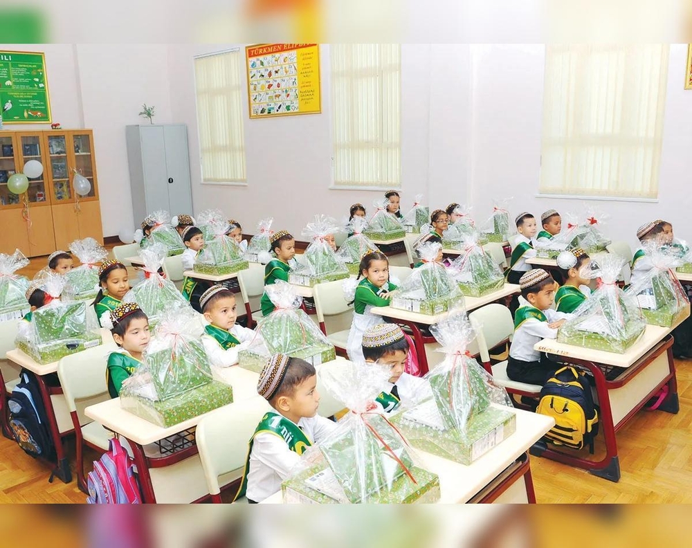 Awgust aýyndan başlap orta mekdepler çagalary birinji synpa kabul etmek üçin resminamalary kabul edip başlarlar