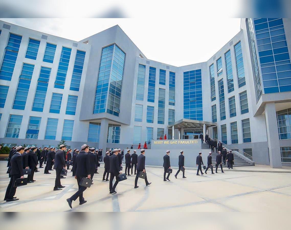 Halkara nebit we gaz uniwersitetiniň mugallymlarydyr ýaş alymlary daşary ýurtlarda saparda bolýarlar