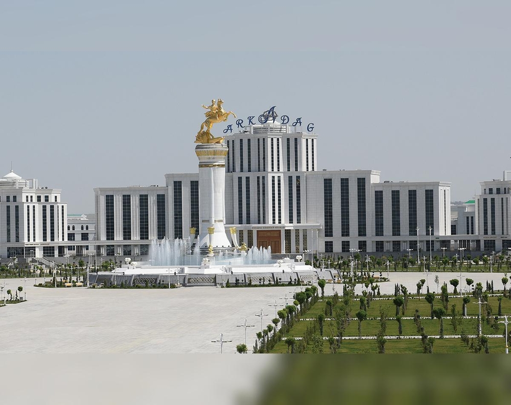 Graduates with honors from Turkmen universities will get a job in the "smart" city of Arkadag