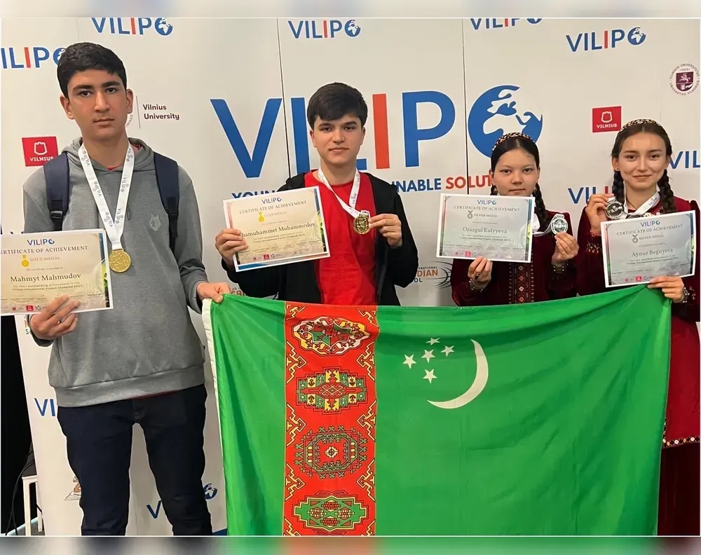 Türkmen okuwçylary Litwada geçirilen taslama bäsleşiginde medallar çemenini bagladylar