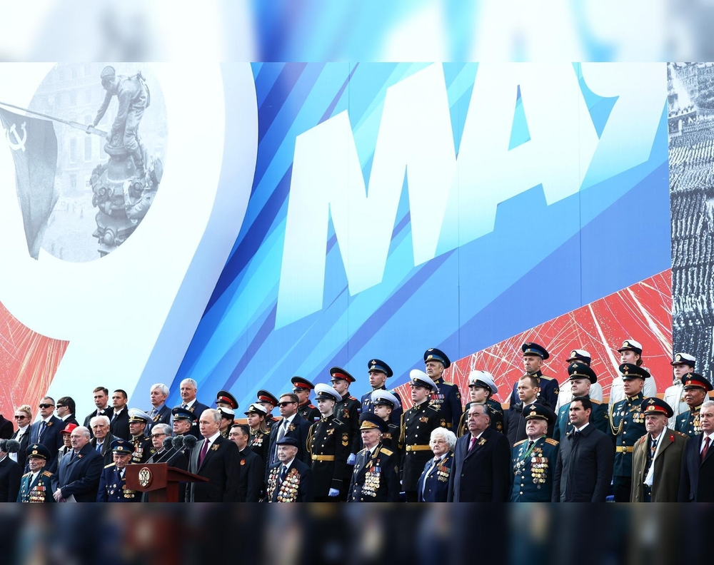 Türkmenistanyň Prezidenti Ýeňiş güni mynasybetli Gyzyl meýdançada geçirilen dabara gatnaşdy