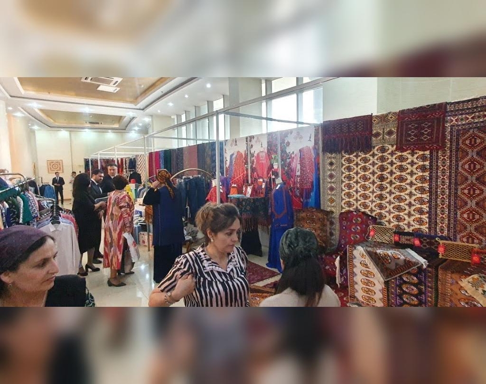 Türkmen-täjik işewürlik-forumy we bilelikdäki eksport sergisi geçirildi