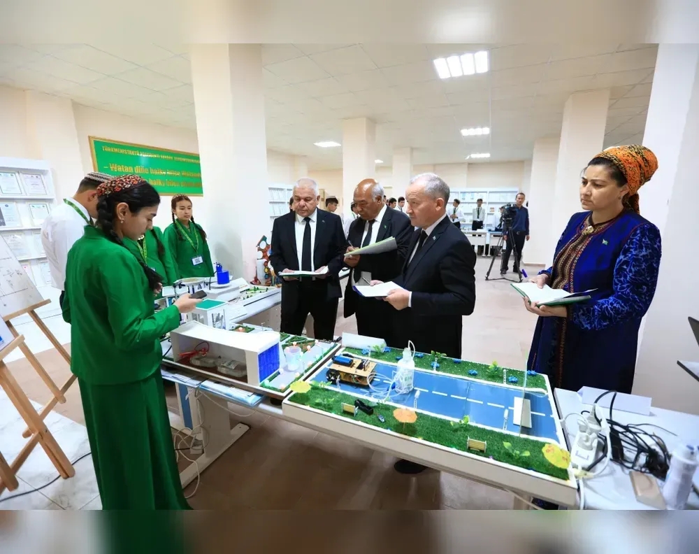 Okuwçylaryň arasynda «Robototehnika — 2023» atly taslama bäsleşigi geçirildi