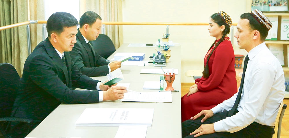 Средние профессиональные учебные заведения Туркменистана продолжают прием документов от абитуриентов