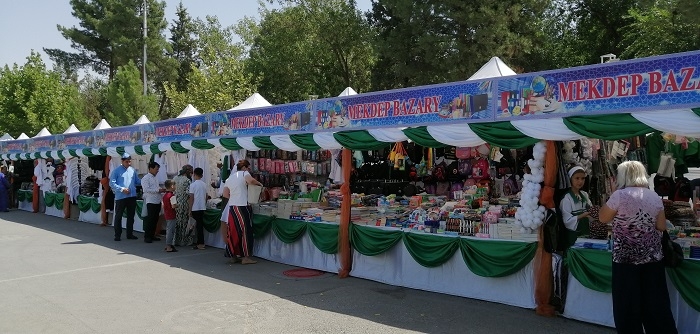 Школьные базары в полном разгаре в Туркменистане