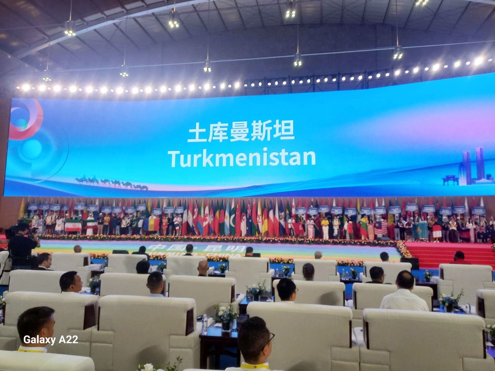 Türkmen wekiliýeti Hytaýda geçirilýän ýetginjekler üçin lagere we mugallymlar üçin okuw maslahatyna gatnaşýar