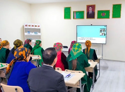 Turkmen teachers of Russian and English languages ​​have completed advanced training courses