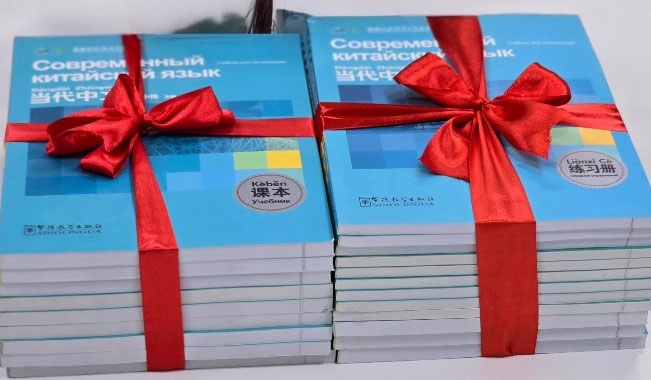 Hytaý dilindäki kitaplar gelip gowuşdy