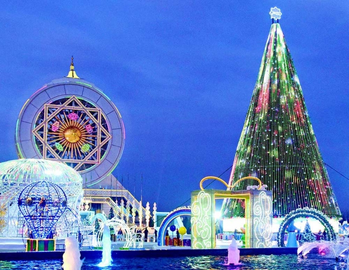 В столице Туркменистана установят новогодние ёлки и украсят проспекты