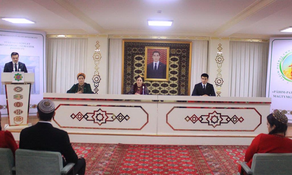 “DIL – MEDENI GYMMATLYKLARYŇ HAZYNASY” ATLY OKUW SEMINARY GEÇIRILDI