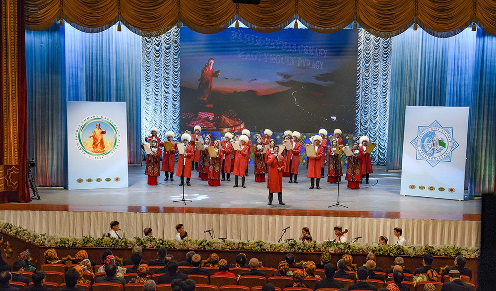The award ceremonies for the Jubilee Medal and Commemorative Signs of Turkmenistan “Magtymguly Pyragynyň 300 ýyllygyna” were held
