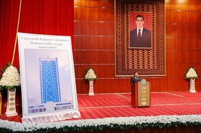 A gratitude meeting was held in the large conference hall