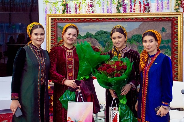 "Woman is the beauty of the Universe" as well as the creative student youth.