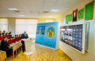 Magtymguly adyndaky TDU-nyň mugallymy «Magtymgulynyň älemi» ady bilen umumy sapak geçdi